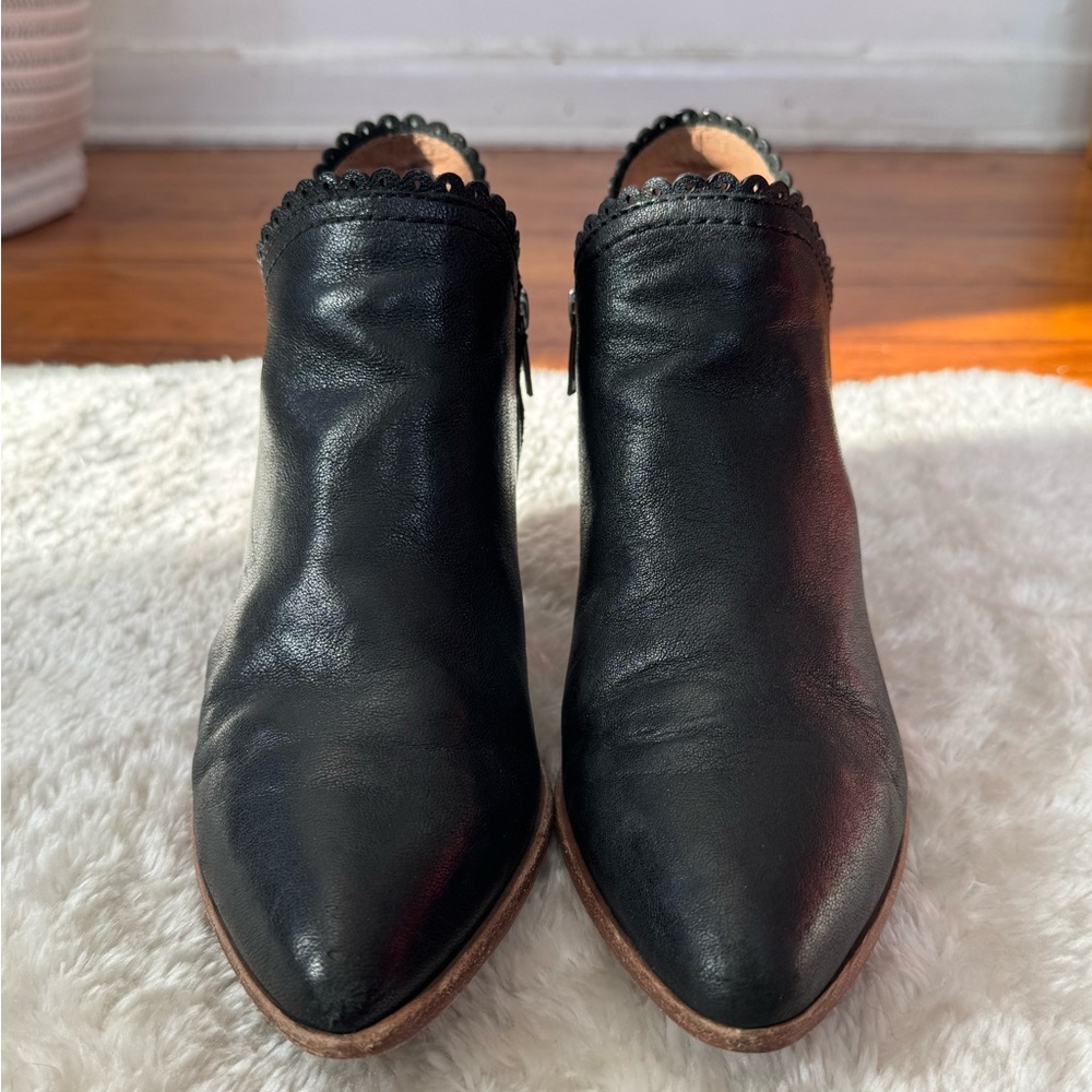 Frye Reed Scallop Shootie Black Leather Pointed Toe Heeled Booties Ankle Sz 8.5